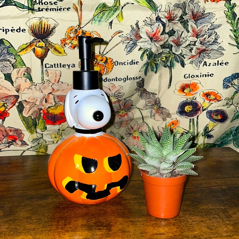Peanuts snoopy and pumpkin soap dispenser
